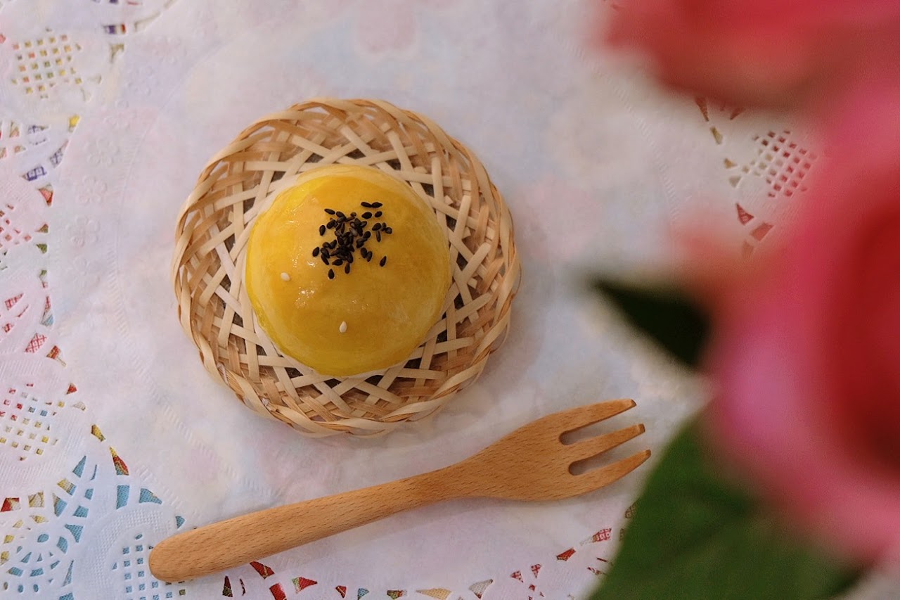 Matcha Egg Yolk Pastry (1 pc)